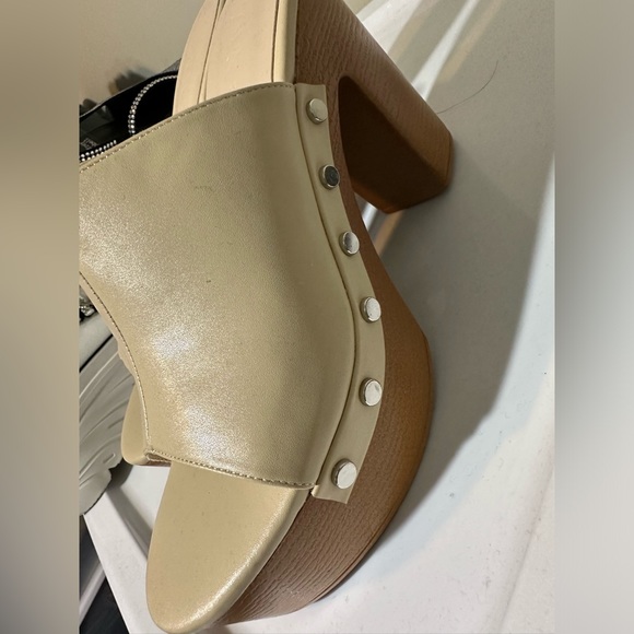 Sara - Picture 6 of 9